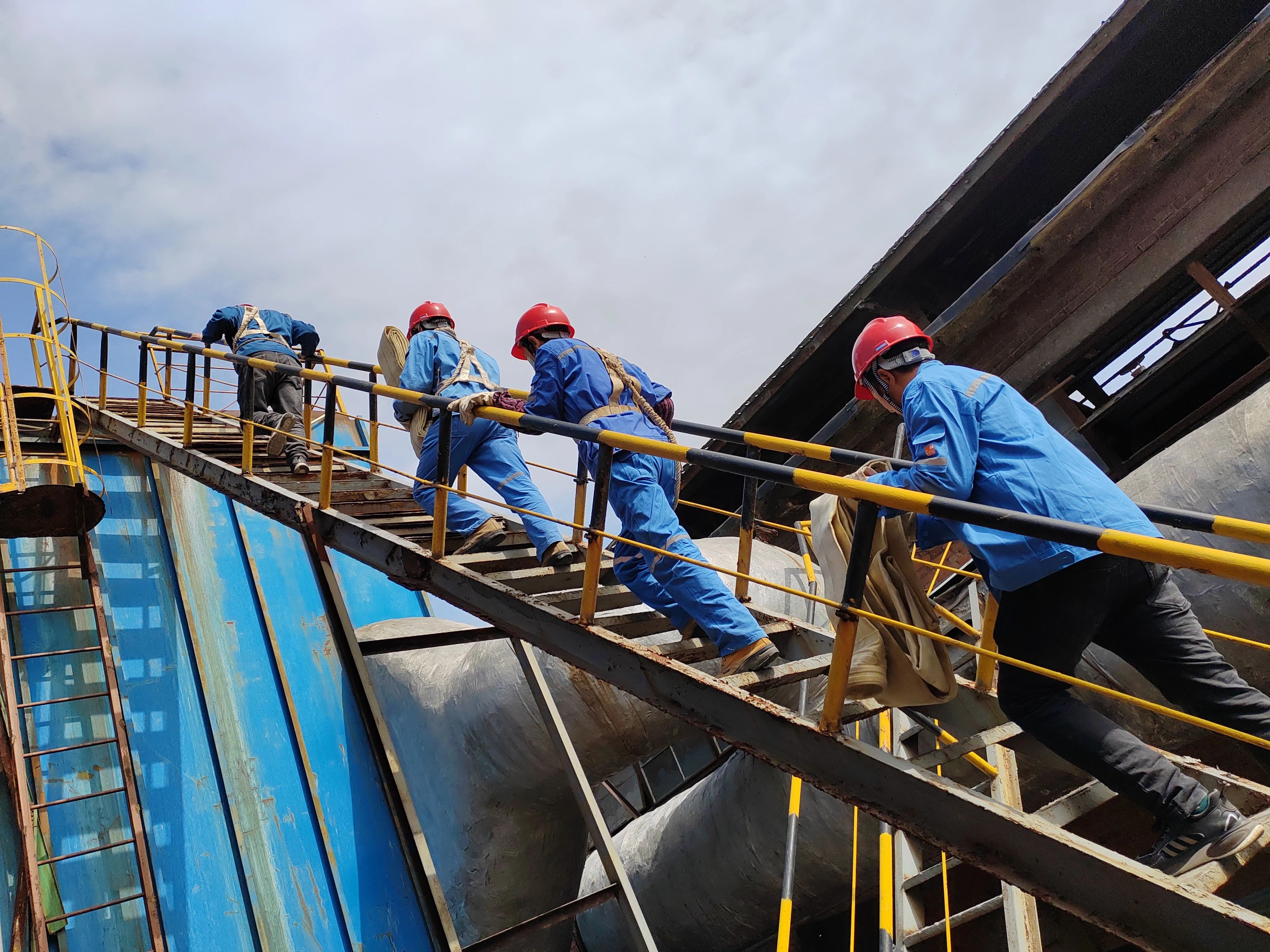 1711414345386102.jpg de9a0b8d0ef2fda6543874e4b343f82a.jpg